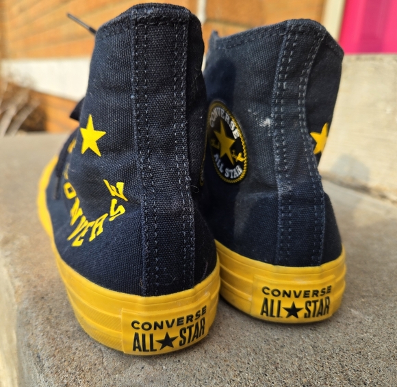 😊Converse Chuck Taylor All Star Hi "Smiley Face" - Black/Yellow W-8.5, M-6.5 - Picture 4 of 9